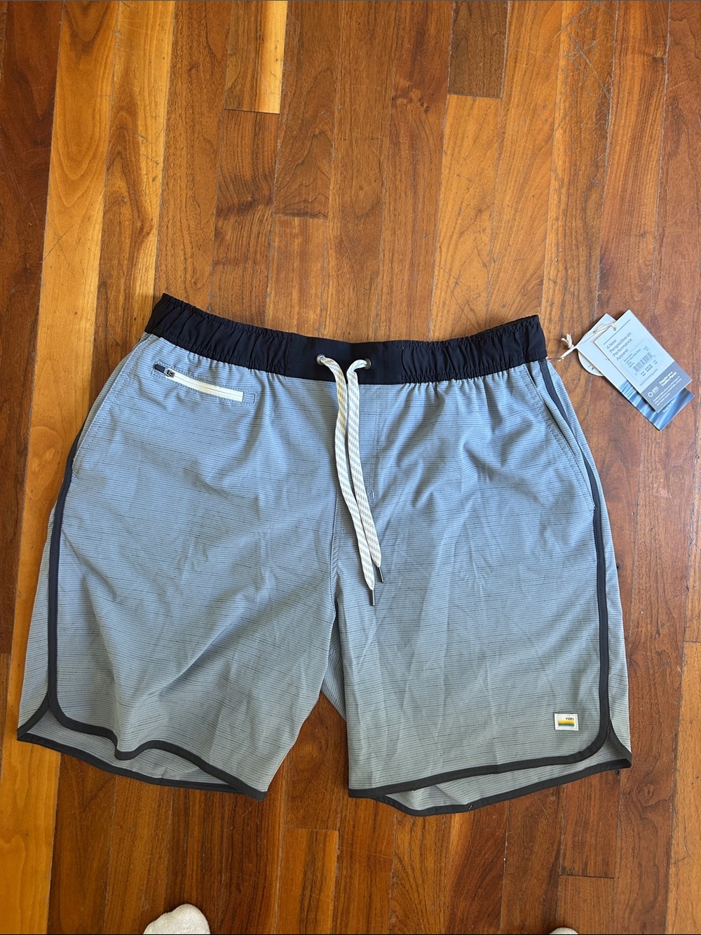 Vuori NWT men’s Banks boardshorts XL
Hybrid swim trunks
No liner
Pale blue